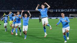 Kemenangan ini membawa Napoli memimpin puncak klasemen Serie A dengan 74 poin. Kini mereka unggul tiga poin atas Inter Milan yang sebelumnya kalah dari AS Roma. (Alessandro Garofalo/LaPresse via AP)
