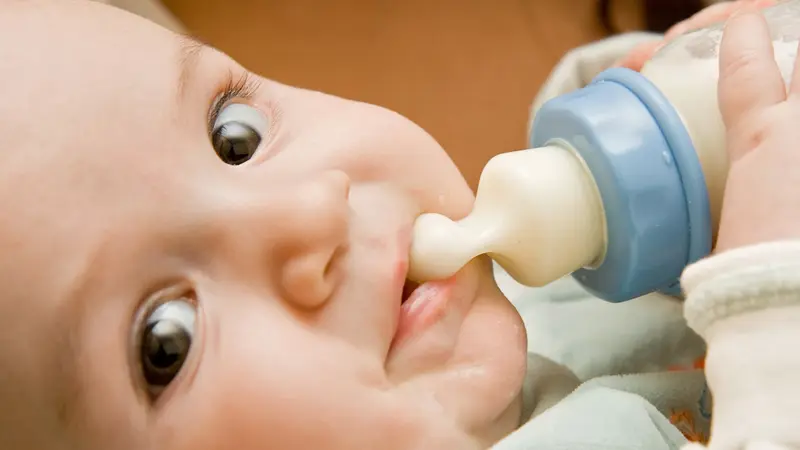 Mencuci Botol Susu Anak Tak Cukup Dengan Sabun