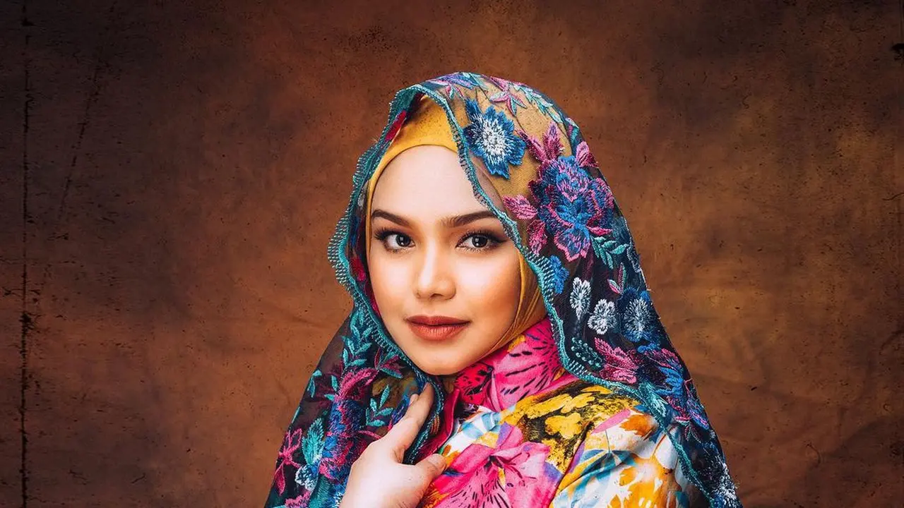 Hamil Anak Kedua, Ini 6 Maternity Shoot Siti Nurhaliza yang Menawan. (Sumber: Instagram/@blackpepperproduction)