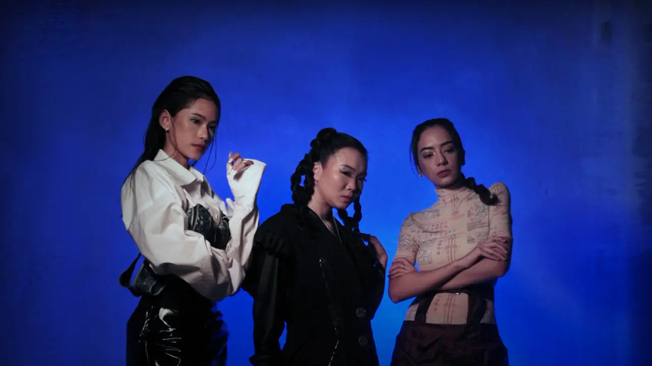 Kolaborasi seru ESMOD Jakarta dan tiga pemain Luna Nera E-sports? Sebuah penggabungan dunia fashion dan E-sports yang atraktif, Yuk kita intip berita selengkapnya.