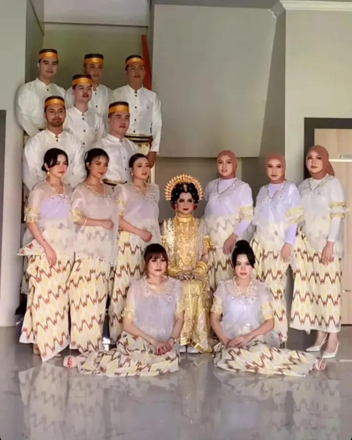 7 Potret Pedangdut di Pernikahan Nia LIDA, Lady Rara dan Melly Lee Jadi Bridesmaid