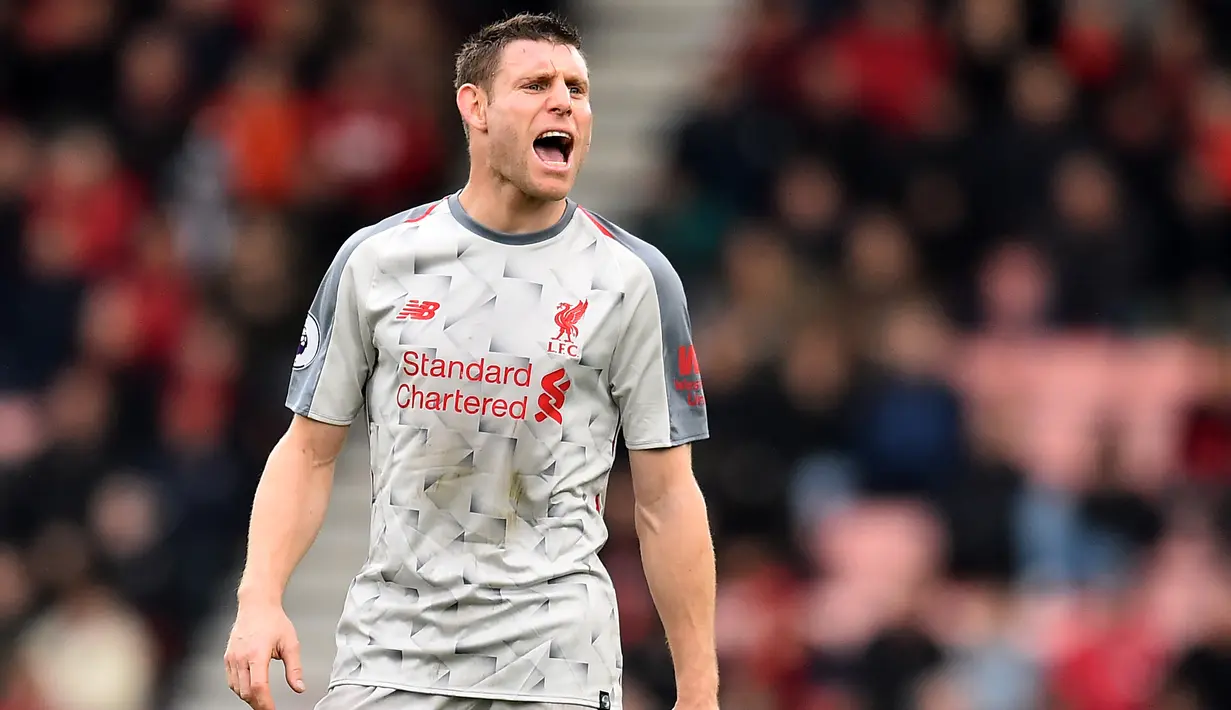 4. James Milner (Liverpool) - Pemain berusia 34 tahun ini mampu bermain sebagai gelandang tengah, gelandang sayap, hingga fullback. Bersama Liverpool, James Milner mulai bermain sebagai bek kiri dan membawa Liverpool memenangkan Liga Champions dan Liga Inggris. (AFP/Glyn Kirk)