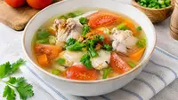Resep Sup Ayam Tomat Bening yang Segar dan Gurih, Kuahnya Ringan tapi Bikin Nagih