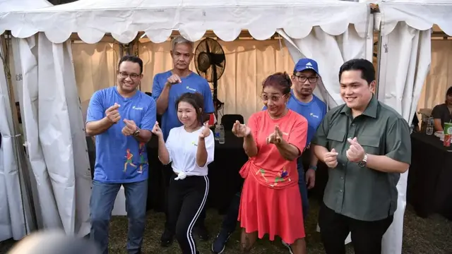 Susi Pudjiastusi dan Anies Baswedan Lomba 17 Agustusan