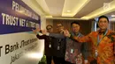 Jajaran Direksi PT Bank JTrust Indonesia Tbk. (J Trust Bank) saat peluncuran J Trust NET Individual dan J Trust Mobile di Jakarta, Rabu (21/8/2019). Layanan internet banking dengan satu user ID memberikan kemudahan transaksi perbankan bagi nasabah termasuk dompet digital. (Liputan6.com/HO/Ady)