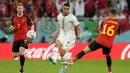 Achraf Hakimi. Bek kanan Timnas Maroko berusia 24 tahun milik PSG ini menjadi pemain Afrika dengan nilai pasar tertinggi di Piala Dunia 2022. Saat ini ia memiliki nilai pasar sebesar 65 juta euro atau setara Rp1,05 triliun. Ia telah bermain dalam dua laga di fase grup Piala Dunia 2022 dan membawa Maroko sementara menempati peringkat kedua di Grup F mengangkangi Belgia di posisi ketiga dengan mengoleksi 4 poin, hasil sekali menang dan sekali imbang. (AP/Alessandra Tarantino)