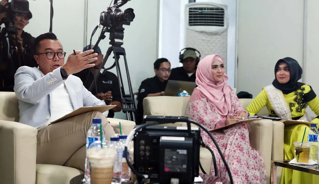 Antusias tinggi terlihat dari wajah para peserta yang mengikuti audisi saat itu. Sejak booth dibuka, puluhan wanita berhijab rela mengantri untuk mengikuti serangkaian tes di audisi Puteri Muslimah 2017. (Deki Prayoga/Bintang.com)