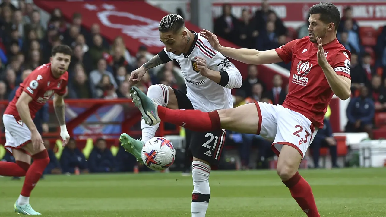 Foto: Aksi Ciamik Antony saat MU Gasak Nottingham Forest, Bantu Setan Merah Duduki Peringkat Tiga Klasemen Liga Inggris