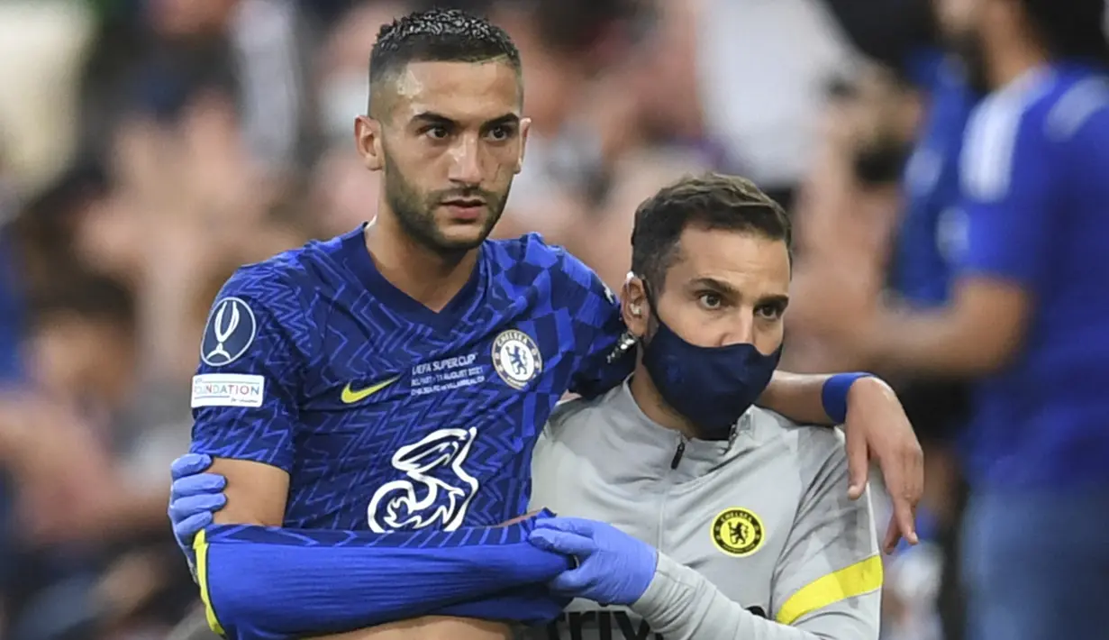 Hakim Ziyech resmi menjadi bagian dari Chelsea sejak Februari 2020 lalu. Namun, ia baru bisa bergabung dengan skuad the Blues pada bulan Juni. Sebelum pergi dari Ajax, Ziyech mengantongi 35 penampilan dengan catatan sembilan gol dan 20 assist di semua kompetisi Liga Belanda. (AFP/Paul Ellis)