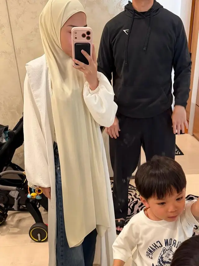 Masuki “Hijab Era”, Gaya Nikita Willy Makin Adem dan Anggun