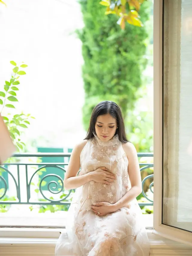 Resmi Jadi Ibu, Ini Gaya Keibuan Jessica Tanoesoedibjo Saat Maternity Shoot Tepat Sebelum Melahirkan