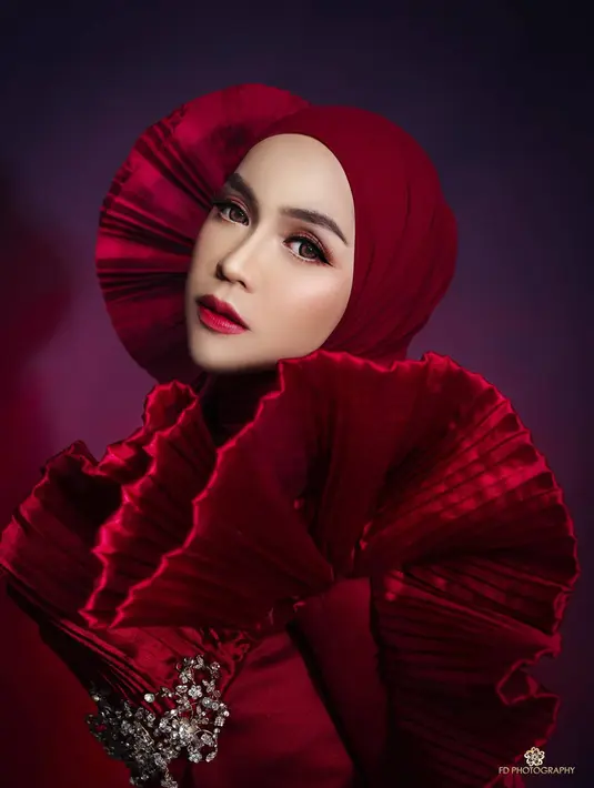Banyak dari netizen yang turut mengomentari proses perceraian Ria Ricis dan Teuku Ryan. Tidak sedikit penggemar yang memberikan komentar pro dan kontra terhadap proses perceraiannya tersebut. Namun tidak sedikit yang mendoakan Ria Ricis agar tetap tegar dalam menjalani proses yang tengah ditempuhnya ini. (Liputan6.com/IG/@riaricis1795)