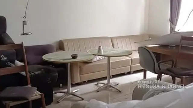 Potret rumah peninggalan alm Olga Syahputra yang terbengkalai (Sumber: Youtube/Rizquna Channel)