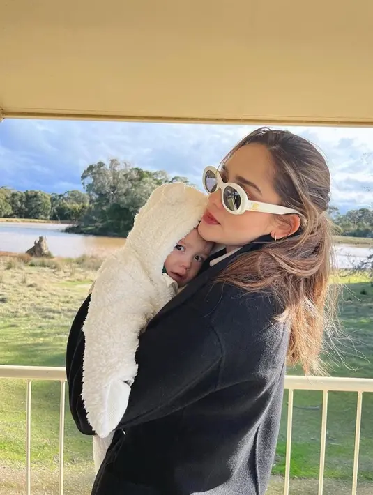 Rumah tangga Yasmine dan suami sendiri memang jarang terdengar kabar miring [instagram/yaswildblood]