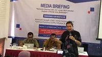 Anggota Ombudsman Republik Indonesia Alamsyah Saragih saat media briefing mengenai network sharing dan interkoneksi di Jakarta.