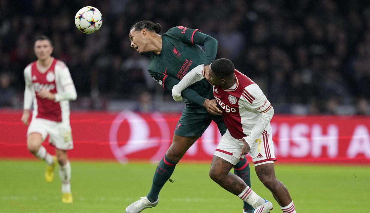 The Reds tampil begitu perkasa dan memenangkan laga dengan tiga gol tanpa balas atas tuan rumah Ajax Amsterdam di Johan Cruiff Arena, Belanda, Kamis (27/10/2022). (AP/Peter Dejong)