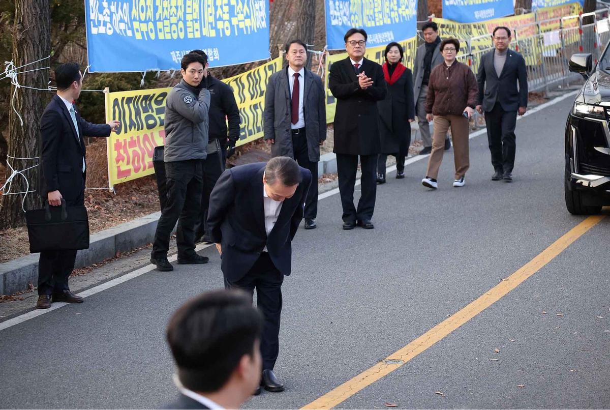 FOTO: Presiden Korsel Yoon Suk Yeol Dibebaskan Usai 52 Hari Ditahan