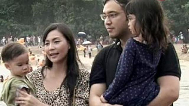 Tessa Kaunang dan Sandy Tumiwa Tepis Kabar Cerai