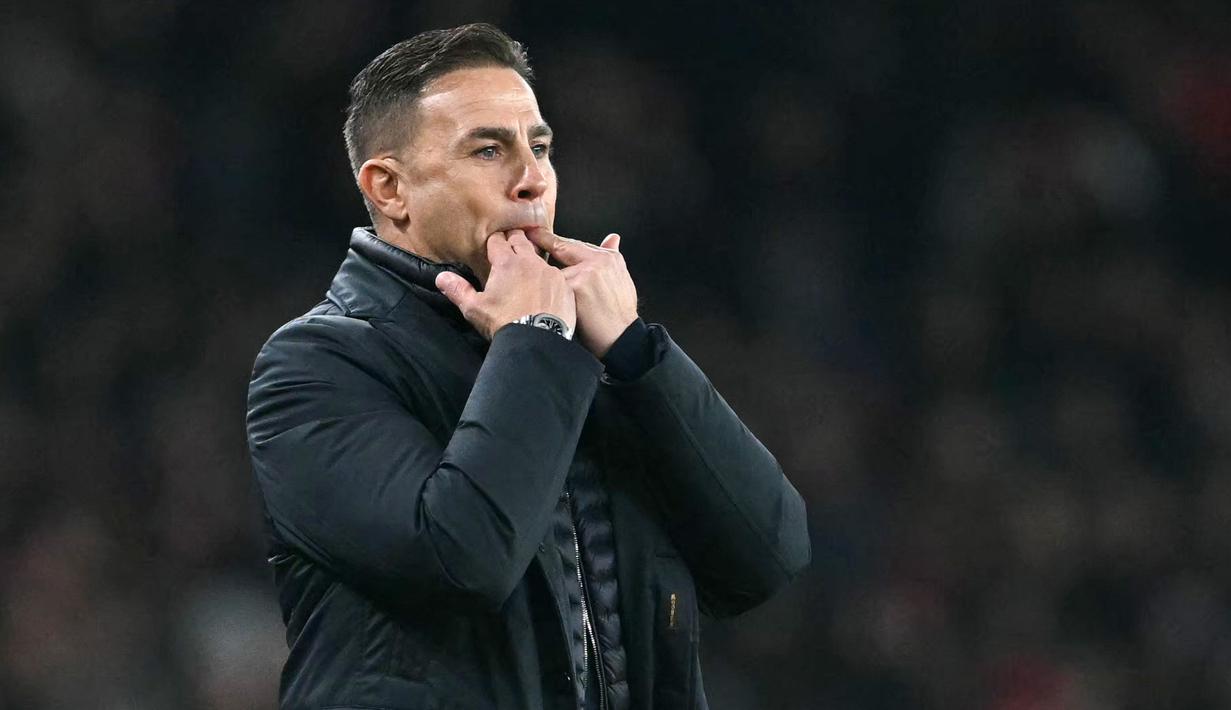 Kapten timnas Italia yang memimpin Gli Azzurri mengangkat trofi Piala Dunia 2006 kini melatih timnas Uzbekistan. (AFP/Justin Tallis)