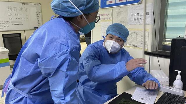 Rumah sakit di seluruh China berjuang dengan infeksi Virus Corona COVID-19 yang melonjak dan kekurangan tempat tidur. (AP)