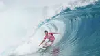 Peselancar Indonesia, Rio Waida, mendapat hasil kurang apik pada babak pertama Olimpiade Paris 2024 di Teahupo'o, Tahiti, Minggu (28/7/2024) dini hari WIB. Meski demikian dia masih punya kans lolos ke babak ketiga atau 16 besar. (AP Photo/Gregory Bull)