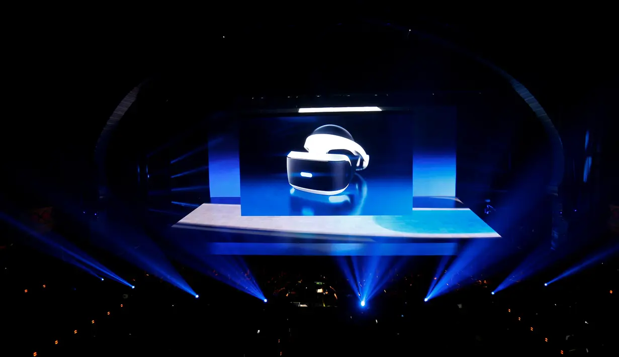 Perangkat game terbaru dari Sony, New VR headset saat acara Sony Corporation PlayStation 4 E3 2016 di Los Angeles , California , AS 13 Juni 2016. (REUTERS / Mike Blake)