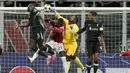 Sebelumnya, Mike Maignan harus memungut bola dua kali dari jala gawangnya setelah gol dari Ibrahima Konaté dan Virgil Van Dijk. (AP Photo/Luca Bruno)