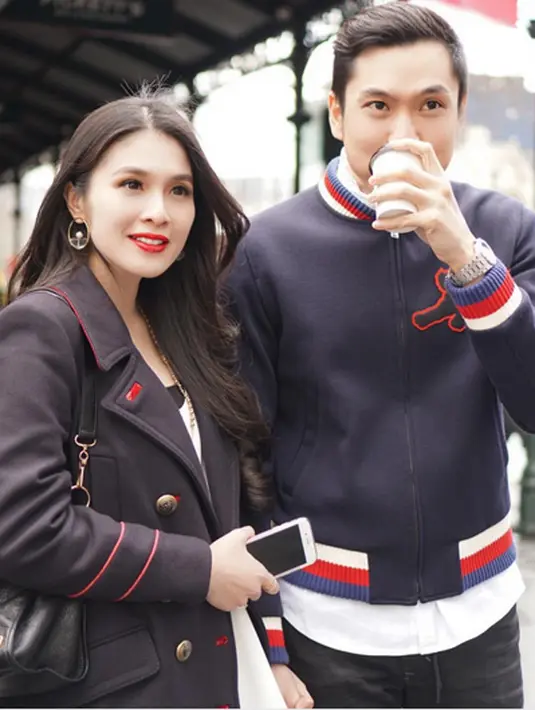 Meski usia kandungannya telah menginjak tujuh bulan, namun Sandra Dewi masih tetap kerja. Istri Harvey Moeis ini mengaku akan bekerja hingga usia kandungannya menginjak usia delapan bulan. (Instagram/sandradewi88)