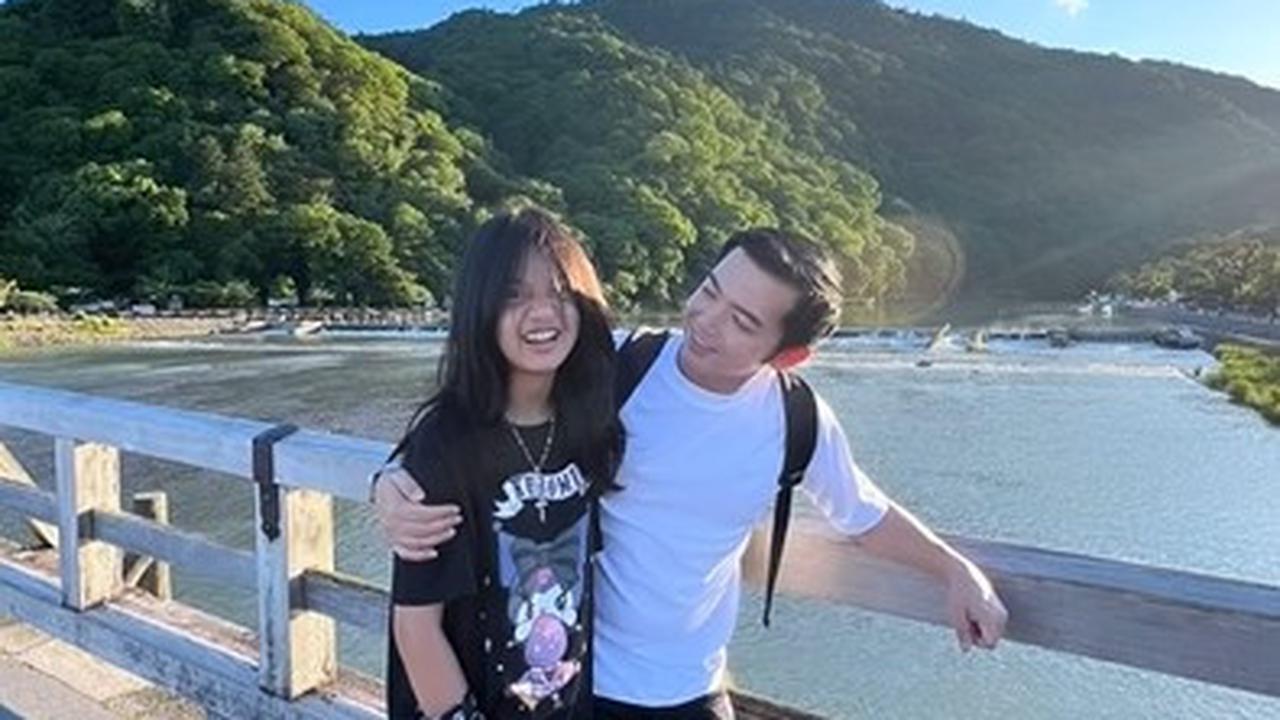 Penampilan Nicky Tirta dan putrinya juga disebut bak kakak dan adik.<br>