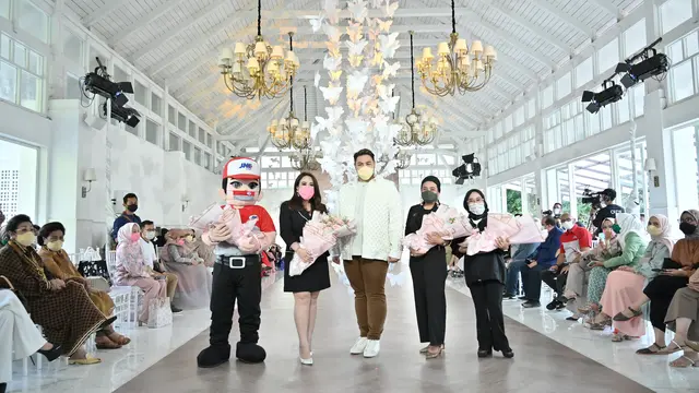 Ivan Gunawan Luncurkan Koleksi Lebaran, dari Hijab sampai Rantai Emas