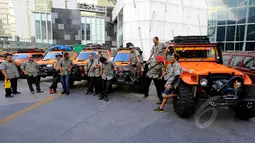 10F adventure Club menggelar ajang Indonesia Off Road Expedition JAVA 2015 dengan rute Jakarta-Semarang-Surabaya selama 16 hari dan diikuti 335 peserta, Jumat (6/2/2015). (Liputan6.com/Johan Tallo)