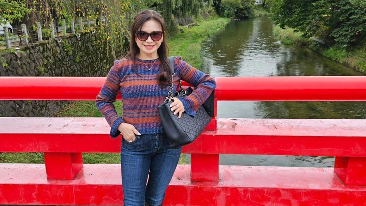Selain memiliki wajah yang awet muda, Puspa Dewi juga berhasil menjaga postur tubuhnya tetap langsing dan bugar.<br>