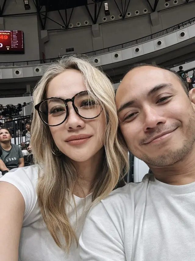 Potret kebersamaan Tiko dan BCL saat menonton basket, sumber Instagram: @tikoaryawardhana