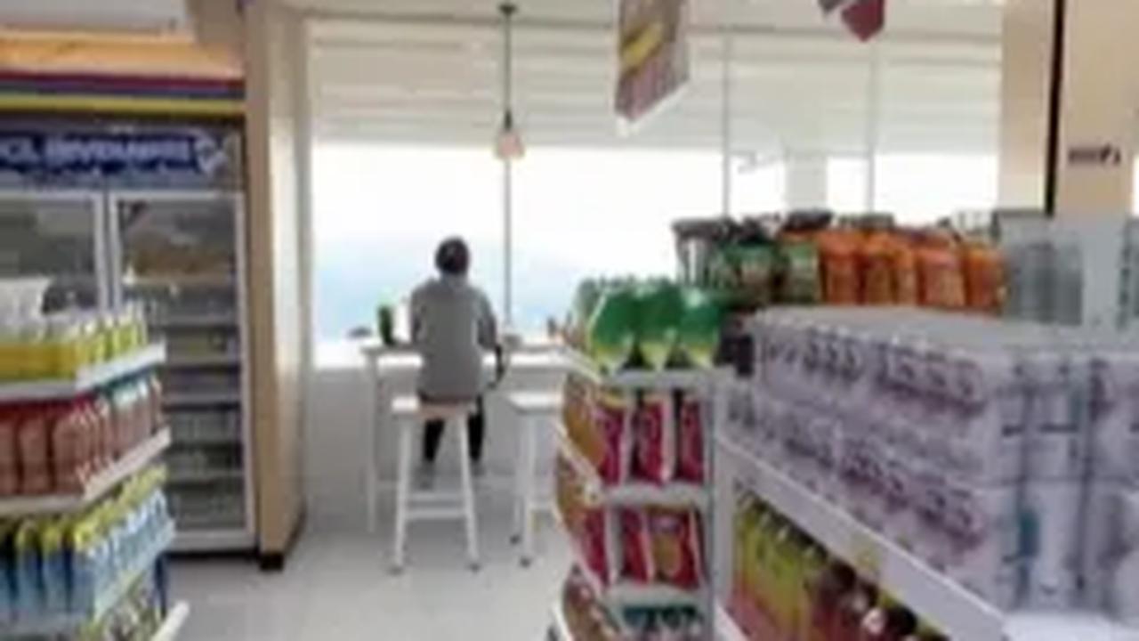 ⁠Penampakan Minimarket Tercantik di Indonesia, Viewnya Bak Lukisan Sekali Nongkrong Bakal Ogah Pulang