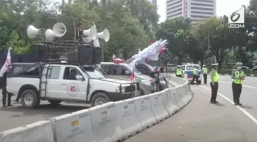 Puluhan ribu personel polisi disiagakan jelang demonstrasi buruh di depan istana.