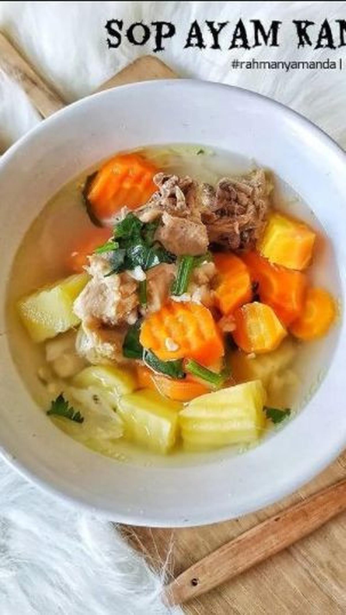 1. Resep Menu Diet Puasa Ramadhan: Sop Ayam Kampung<br>