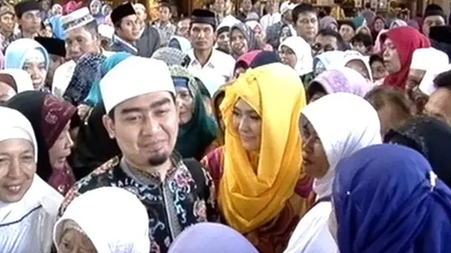 Pergi Umroh, Ustad Solmed Tinggalkan Janin