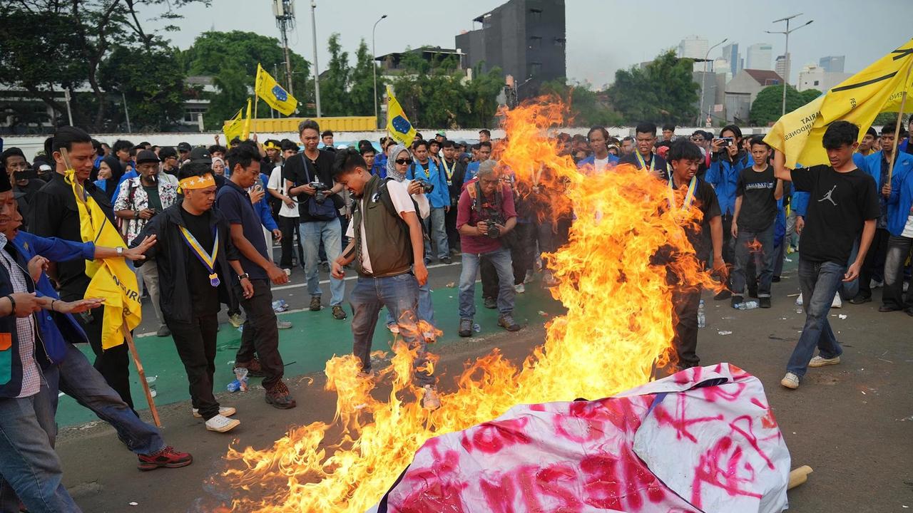 FOTO: Demo PMII di DPR Berujung Ricuh