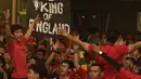 Terus bernyanyi tanpa henti demi mendukung Wayne Rooney dkk yang berlaga menghadapi City. (Bola.com/Vitalis Yogi Trisna)