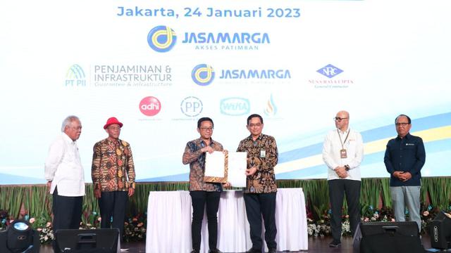 penandatanganan Perjanjian Pengusahaan Jalan Tol (PPJT) antara Badan Pengatur Jalan Tol (BPJT) Kementerian PUPR dan Badan Usaha Jalan Tol (BUJT) PT Jasamarga Akses Patimban di Kementerian Pekerjaan Umum dan Perumahan Rakyat (PUPR) pada 24 Januari 2023.