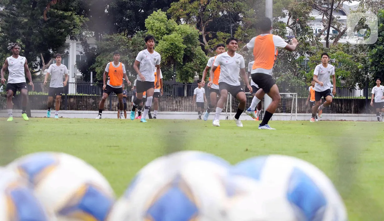 Sejatinya, Piala Dunia U-20 2023 bakal digelar di Indonesia pada 20 Mei hingga 11 Juni mendatang, namun terjadi polemik soal keikutsertaan timnas Israel U-20 yang berujung pada pencoretan status tuan rumah. (Liputan6.com/Herman Zakharia)