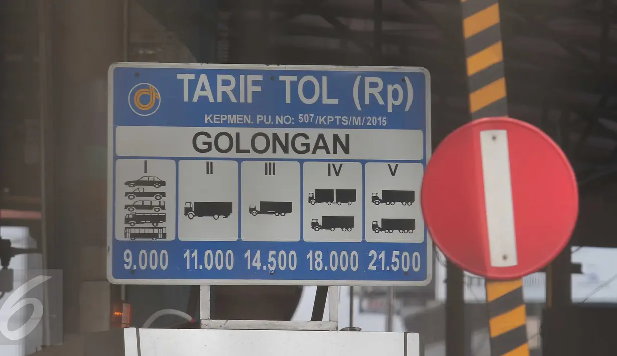 Papan tarif tol, Jakarta, Minggu (1/11/2015). Sebanyak 15 ruas tol mengalami kenaikan tarif per 1 November. (Liputan6.com/Angga Yuniar)