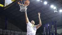 Center CLS Knights Indonesia, Brian Williams, menjadi pemain pertama yang mampu mencetak 32 rebound dalam satu pertandingan sepanjang sejarah ASEAN Basketball League. (dok. CLS Knights)