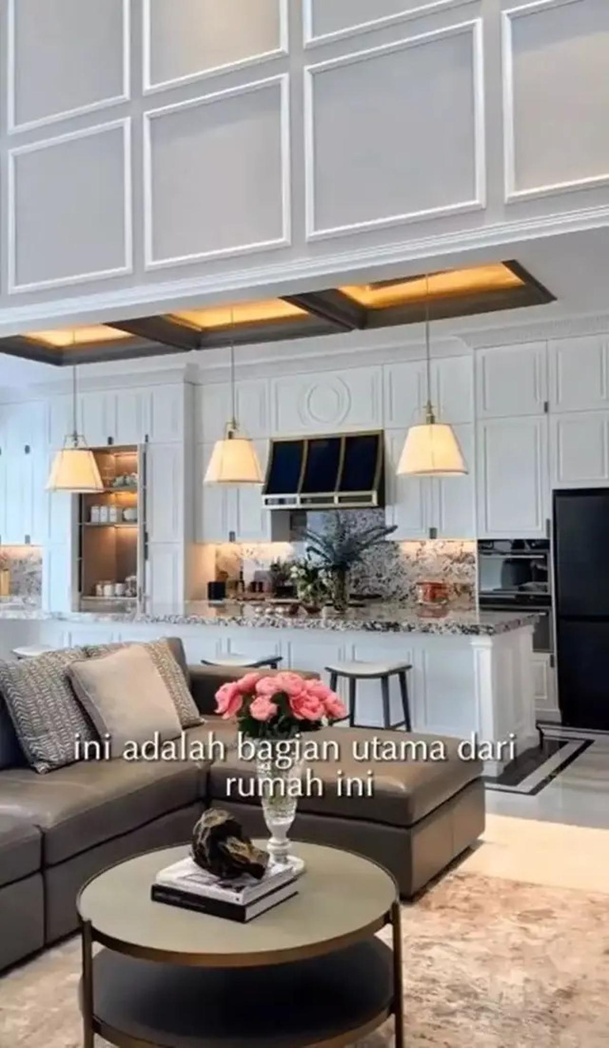 Potret Rumah Nabila Syakieb Bergaya American Classic dengan Dapur Mewah