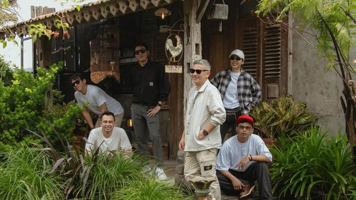 Potret The Dudas Minus One Liburan ke Jogja, Mampir Pendopo Rumah Soimah