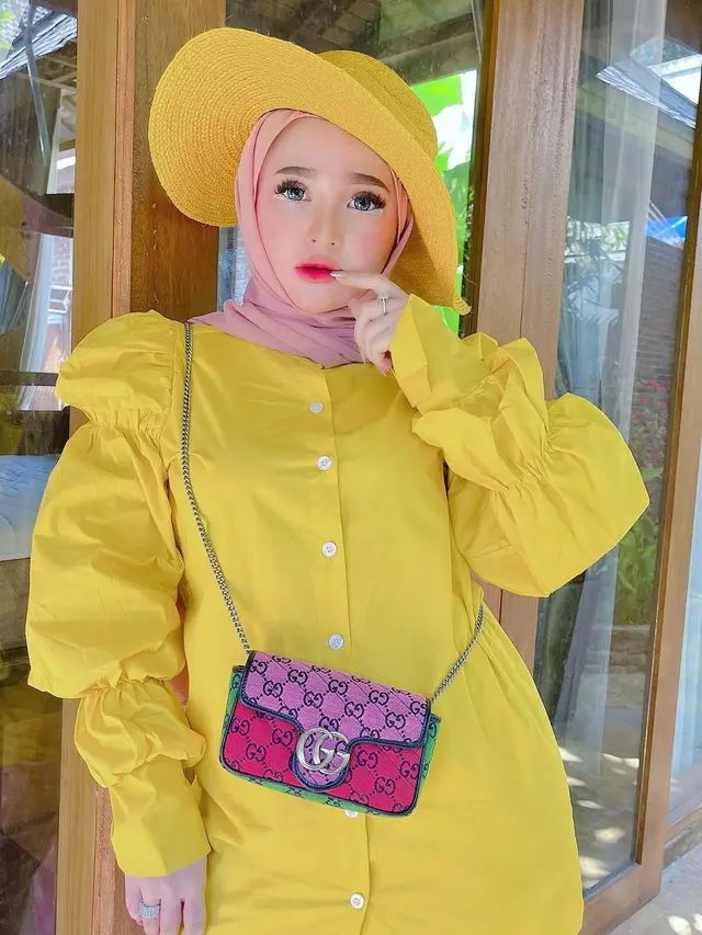 7 Potret Nyentrik Herlin Kenza, Selebgram yang Diduga Picu Kerumuman di Aceh