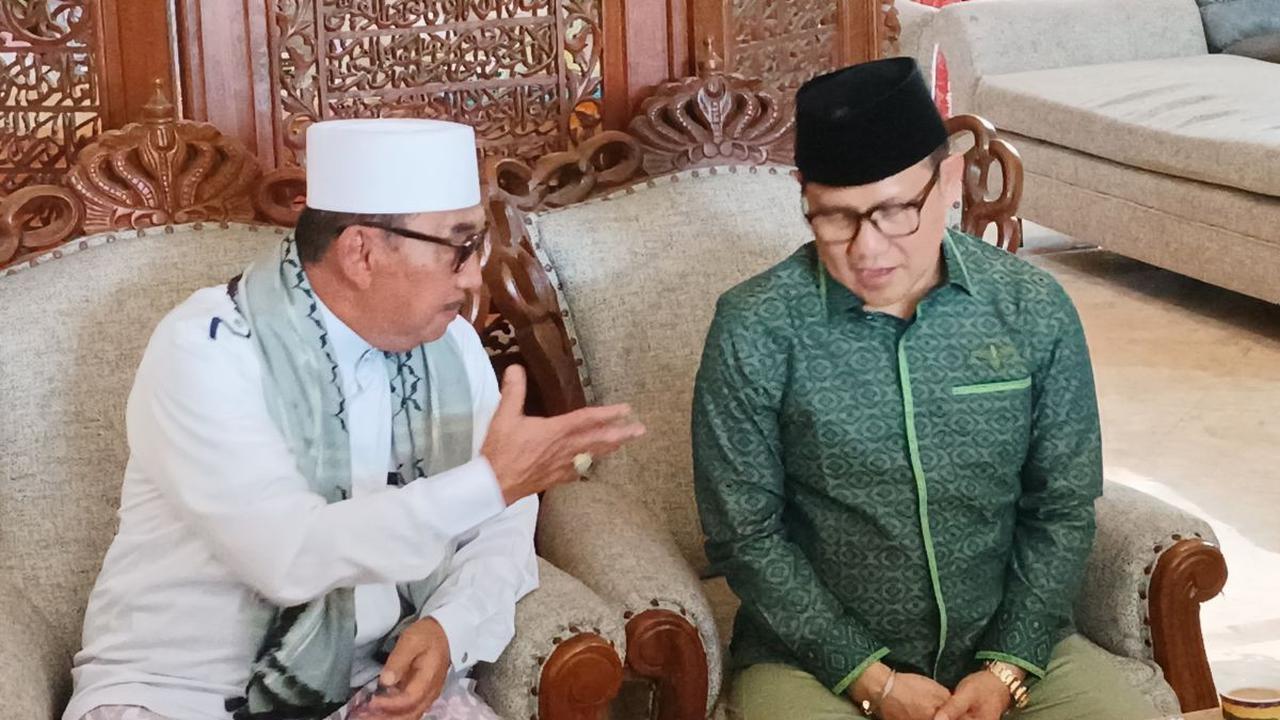 Selain itu, KH Hasib Wahab Hasbullah  mengaku  bangga kepada Cak Imin yang maju dalam kontestasi pada Pemilihan Presiden (Pilpres) 2024 mendatang bersama Bacapres Anies Rasyid Baswedan.<br>