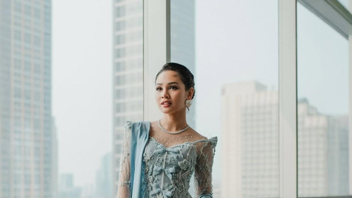 Andien Aisyah Tampil Anggun dengan Sentuhan Coquette dalam Balutan Kebaya Berpita