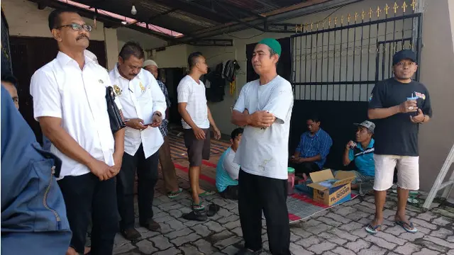 Cerita Keluarga Sopir Mobil Travel yang Tertabrak Kereta Api di Pasuruan