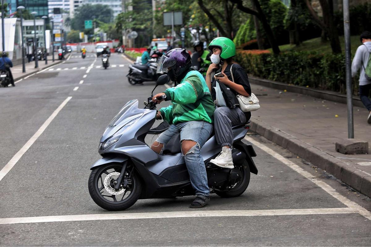 Driver Ojol Tetap Beroperasi di Tengah Demo Besar dan Mogok Massal